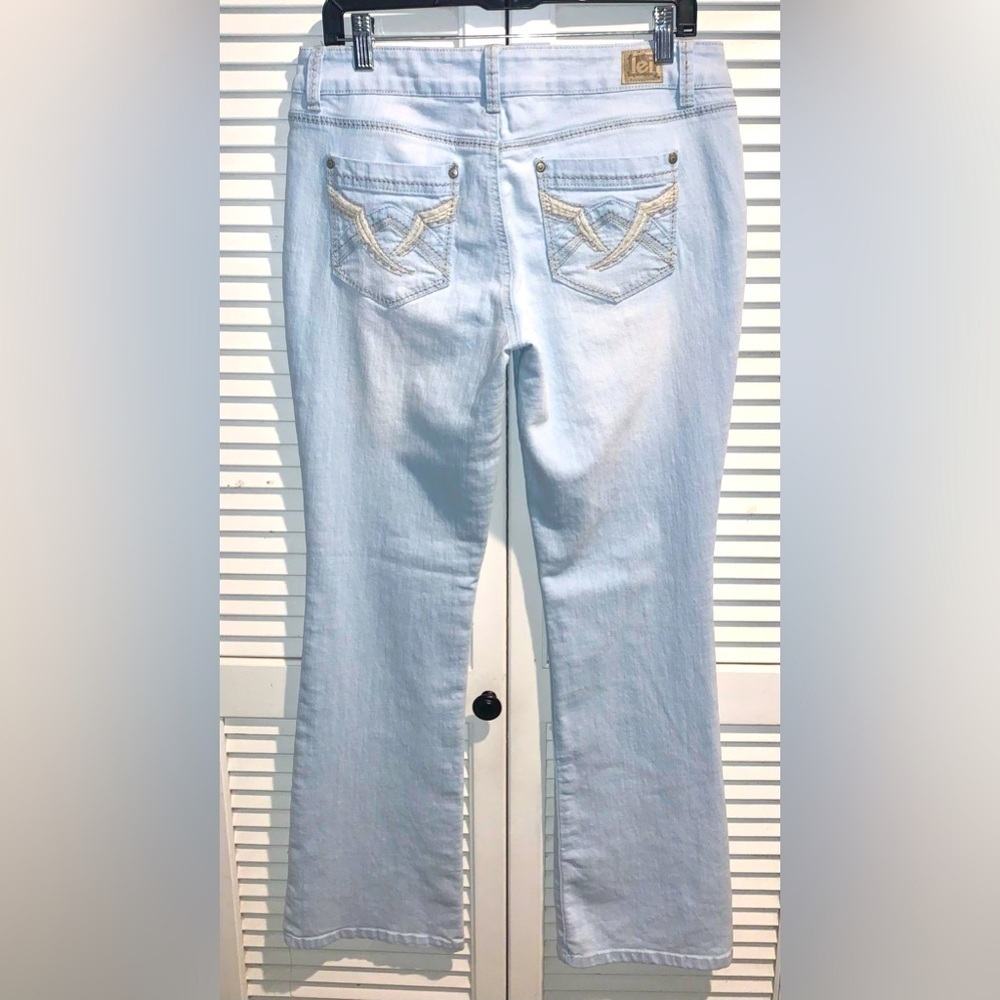 LEI Ashley lowrise slim bootcut light wash Jeans Size 11